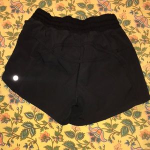 Black lulu lemon 4’ size 4 tracker short